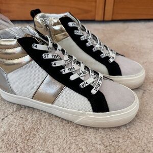 Vintage Havana Gold and Black Sneakers Size 6! MINT condition! Nwt and box!